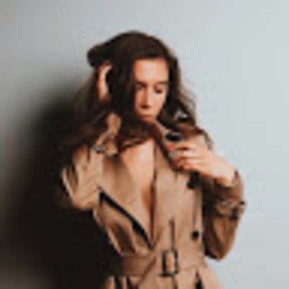 Meet your Posher, Julia - Picture 1 of 1